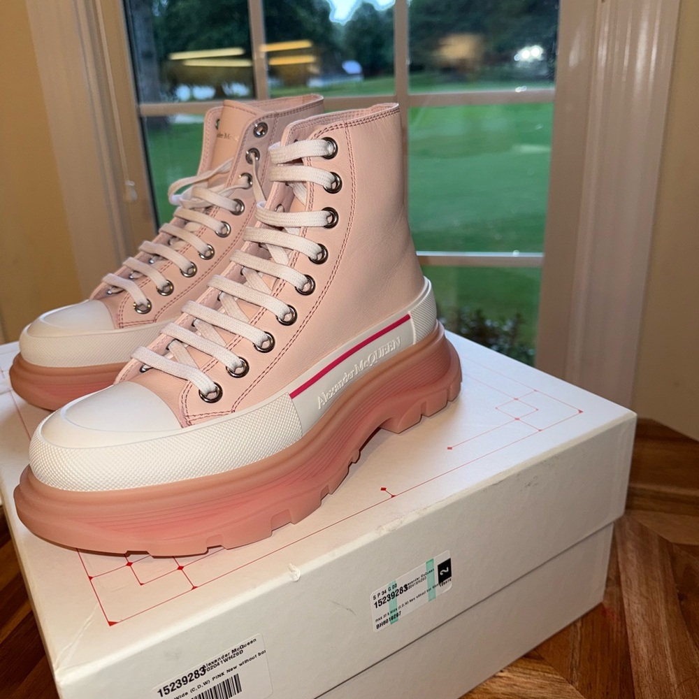 Alexander McQueen Womens Pink Leather Casual and Fashion Sneakers Shoes NWOB